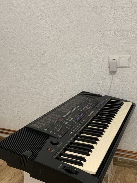 Vând YAMAHA PSR 410 perfect functională
