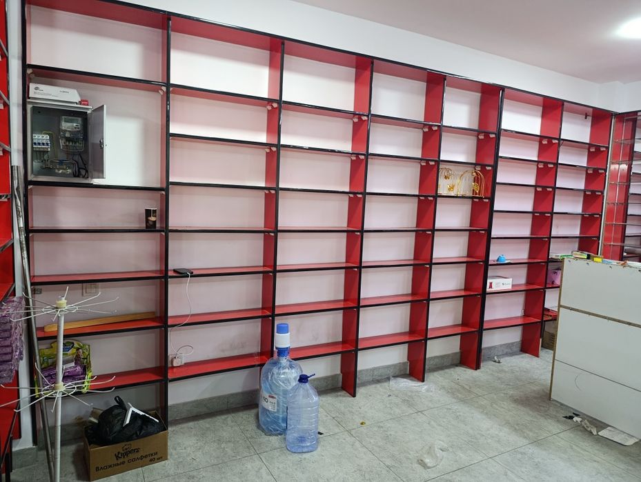 Vitrina sotiladi. Parfumeriya Moyishiy  doʻkonlariga zor tushadi.