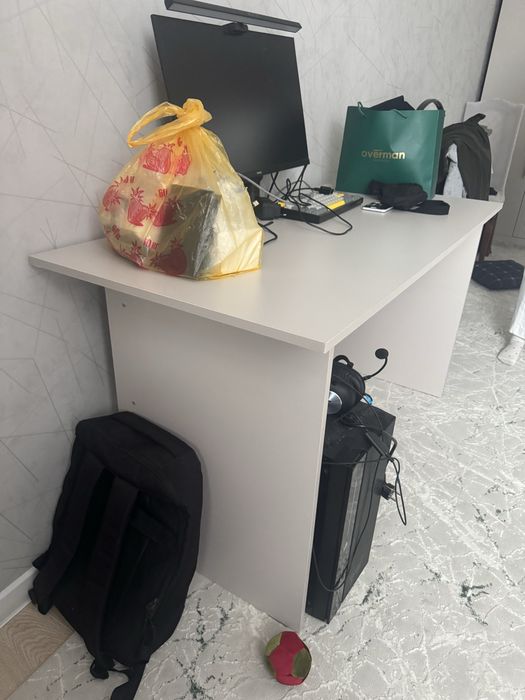 Продам стол компьютерный новый