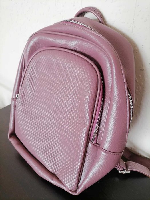 Раници дамски в различни цветове