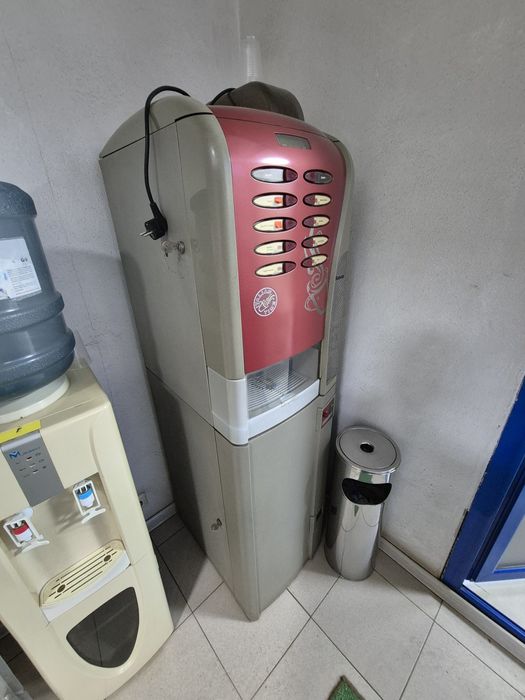 Кафе машина автомат с монетник SAECO