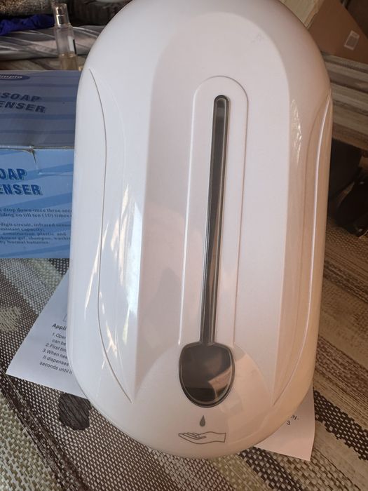 Dispenser automat pentru sapun