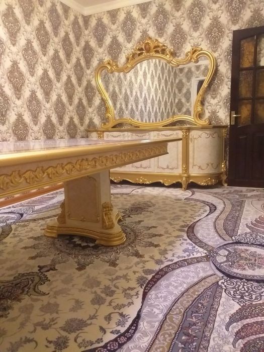Мебель стол и стулья