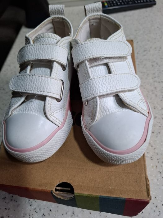 Продаются кеды для малышей