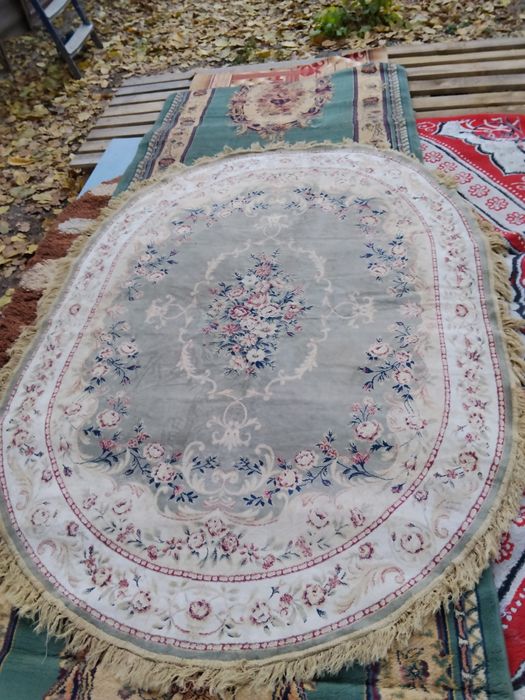 Продам коври б/у