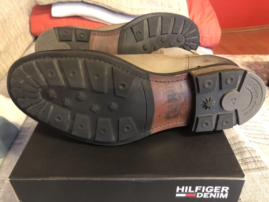Vand ghete originale Tommy Hilfiger, marime 42 ( merg si pt 43)