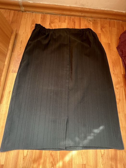 Fusta clasica cu dungi subtiri