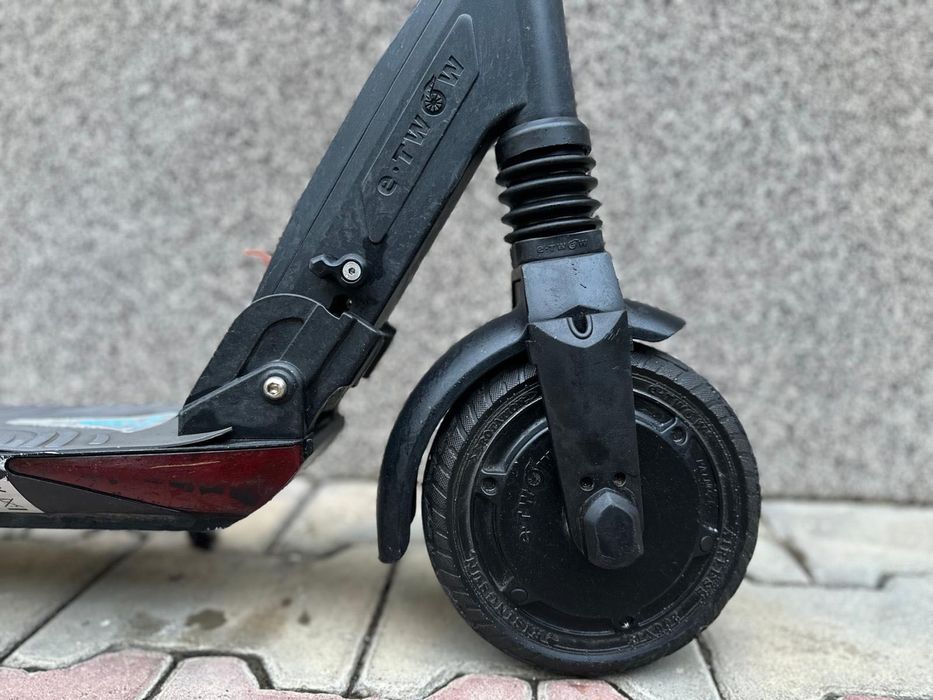 Trotinetă Electrică E-TWOW Booster V – Stare Foarte Bună