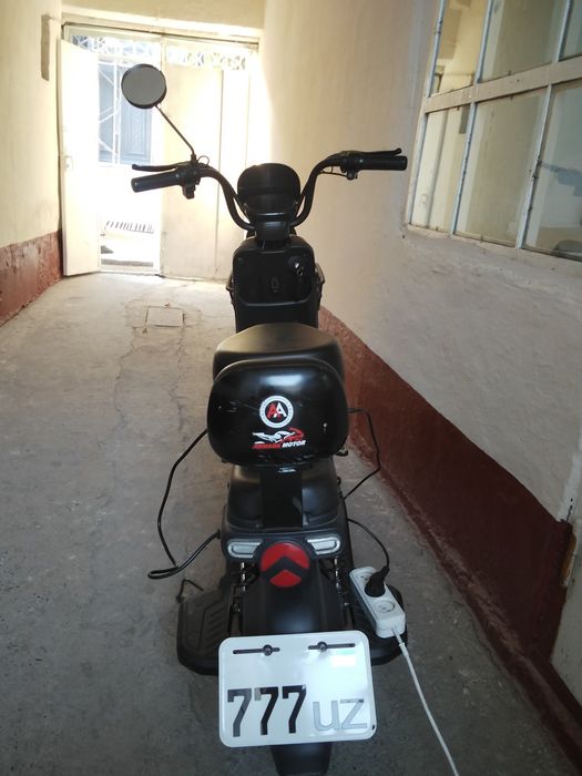 Скутер сотилади 44 км тезлиги холати яхши факат олувчилар телефон кил