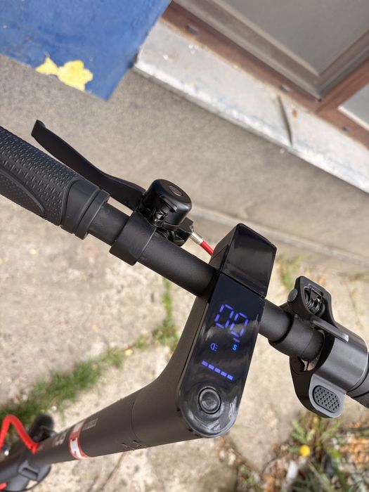 Ideala electrica 6-10 ani- Trotineta electrica RDB JL011-01 fara permis 350W 25 km/h 36V6.6Ah autonomie 20 km roti 9.1" lumini LED