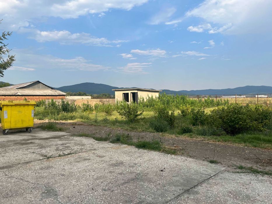 Продава се Промишлена сграда в Ихтиман - 24000 кв.м за 1 €/кв.м - Снимка #4