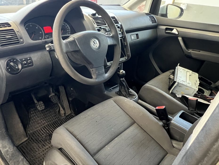 VW Touran 2010г 1.9TDi BLS 6ск
