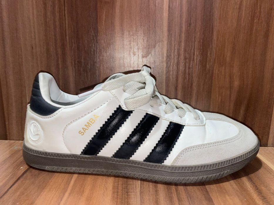 Кроссовки женсженские