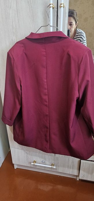 Пиджак женский, размер 52. Бренд Elima Style. Цвет бордовый. Состояние