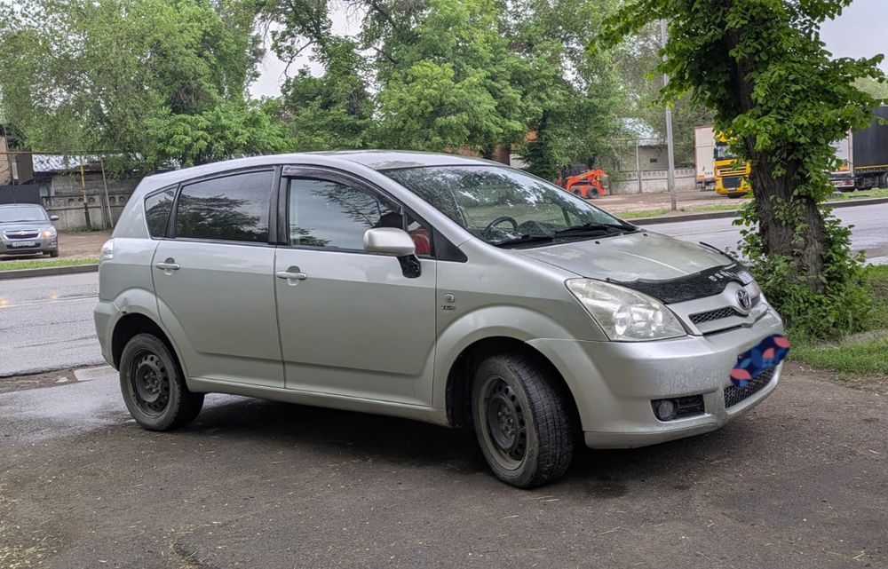 Продам Toyota Corolla Verso