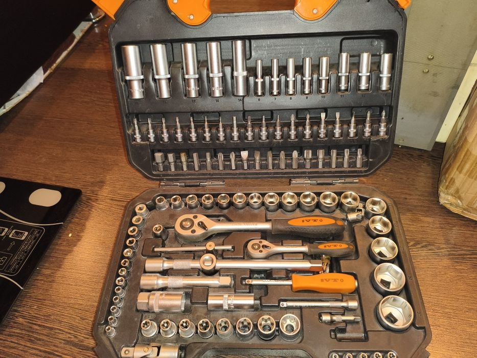 Автомобильный набор инструментов