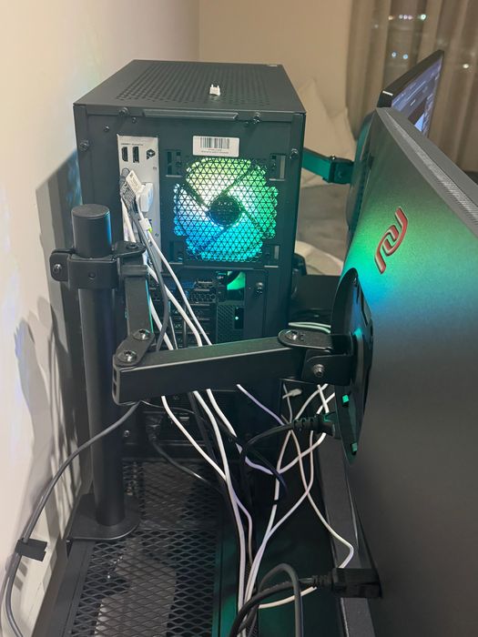 Чисто Нов Гейминг компютър с монитор