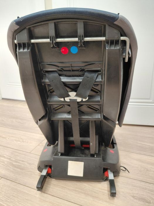 Продам автокресло isofix за 9000