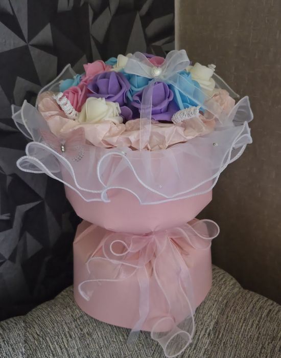 Букети от рози фоам и свещи от соев восък!