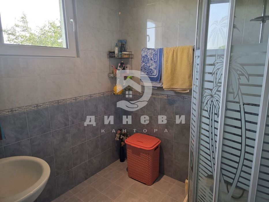 Двуетажна къща в село Могила