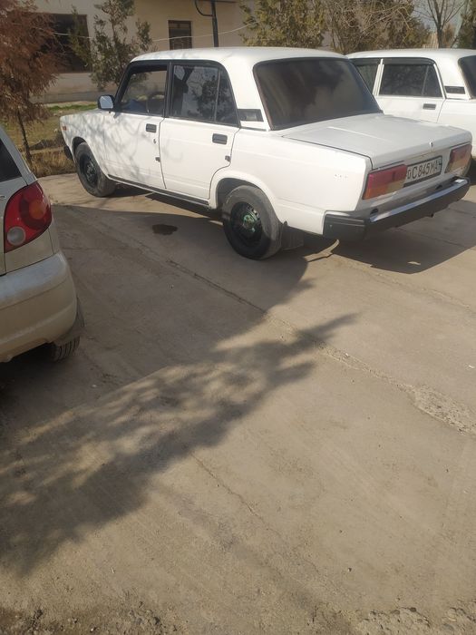 Vaz lada 2107 sotiladi