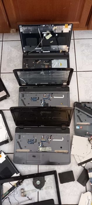 Pachet laptopuri Acer defecte, pentru piese. Totul la 100 de lei