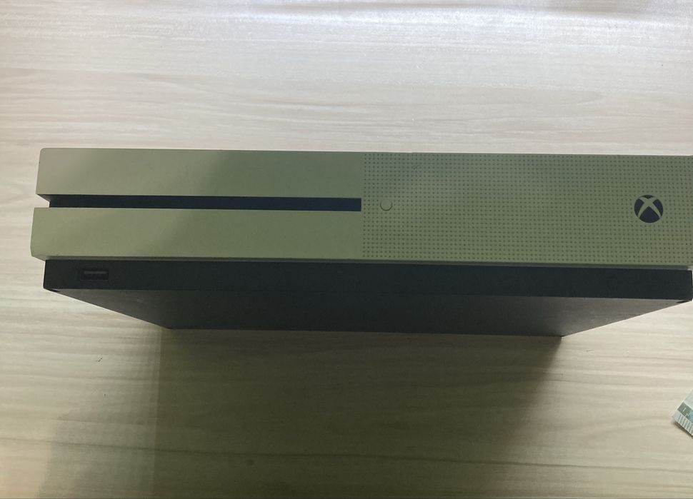 Xbox one s в добро състояние.СПЕШНО!!!