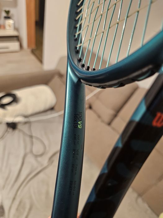 Vand racheta tenis wilson v9 300 gr