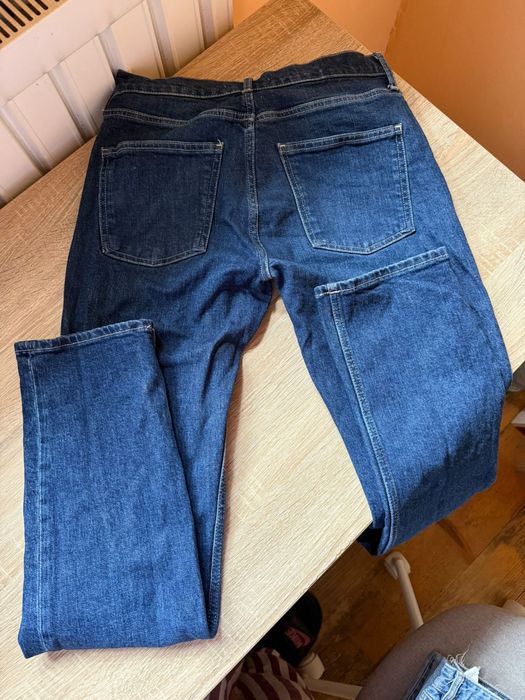 Blugi Zara in stare ff buna perfecti pentru orice ocazie