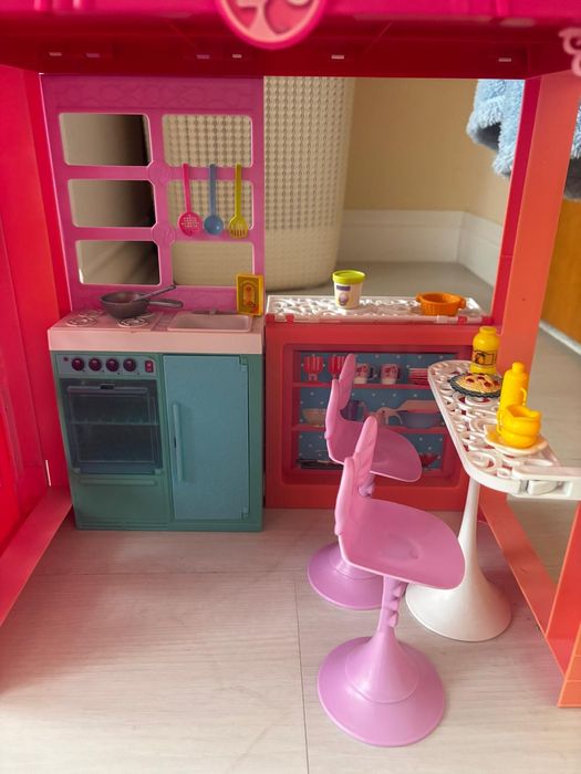Casa Barbie originala, cu 2 etaje, complet utilata