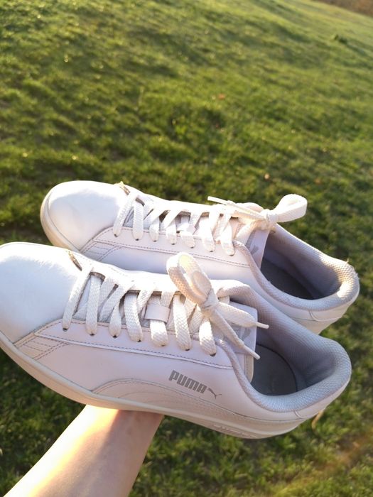 Vând Puma V2 white