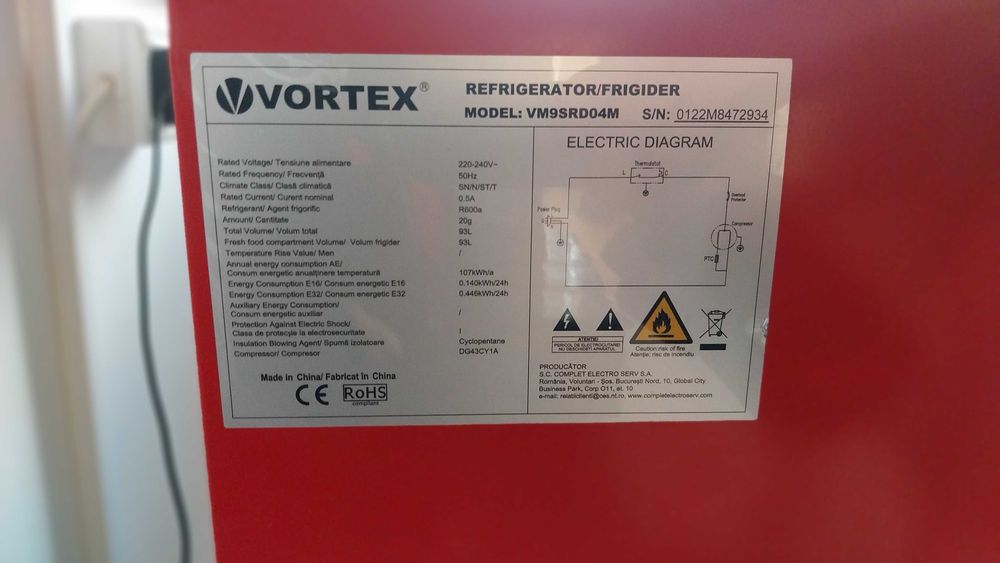 Frigider cu o usa VORTEX  93 l, H 83.5 cm, Clasa F, rosu