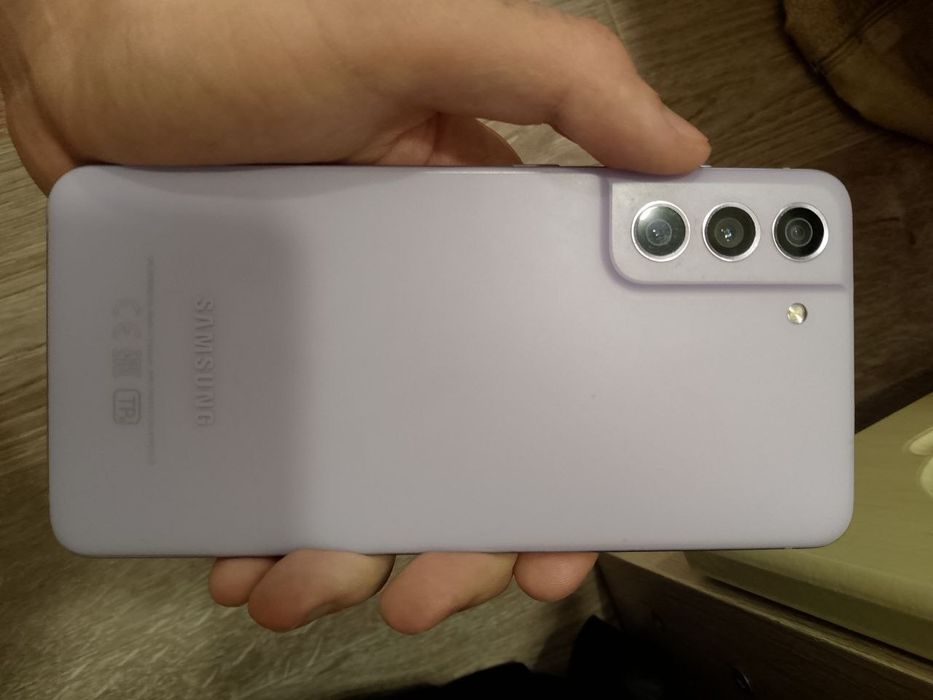 Продам самсунг s21fe 5g