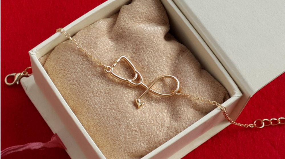 Гривни сърце със стетоскоп и пулс, подходяща за лекар, мед. сестра