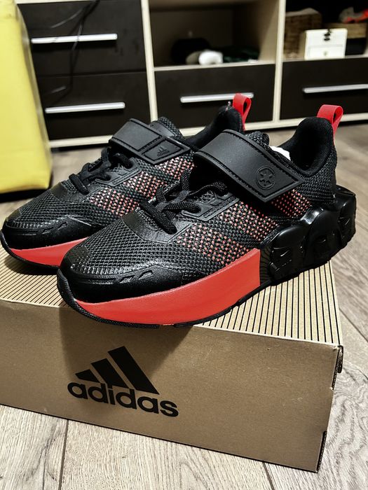 Addidas noi,  copii STAR WARS RUNNER EL K marimea 37