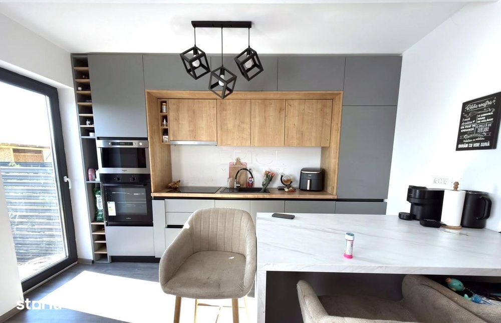 Casa, 90mp, 3 camere, 3 bai, cu Garaj si Curte