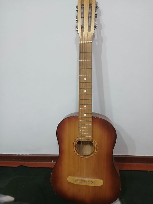 Продаётся гитара в хорошем састоянии