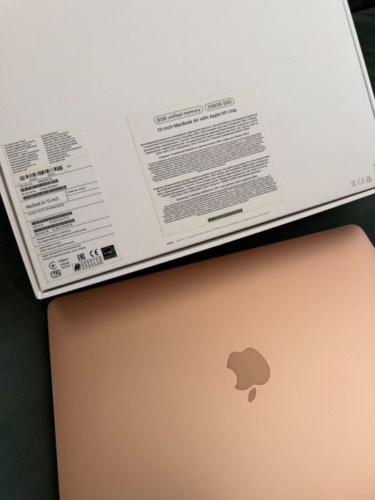 Продам MacBook Air 13-inch M1 chip