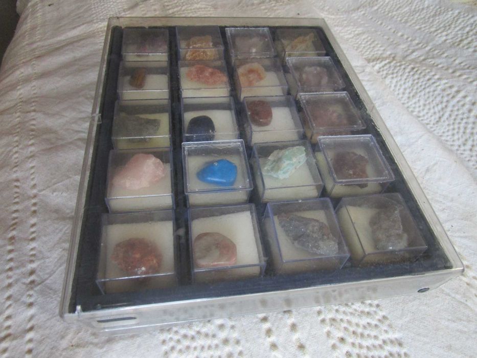 Колекция-голям лот от образци на полускъпоценни камъни