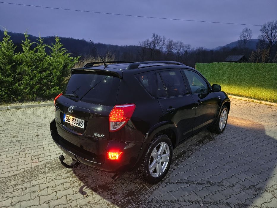 Toyota RAV-4 din anul 2008 Star Stop , 4x4 la buton  , cârlig de remor