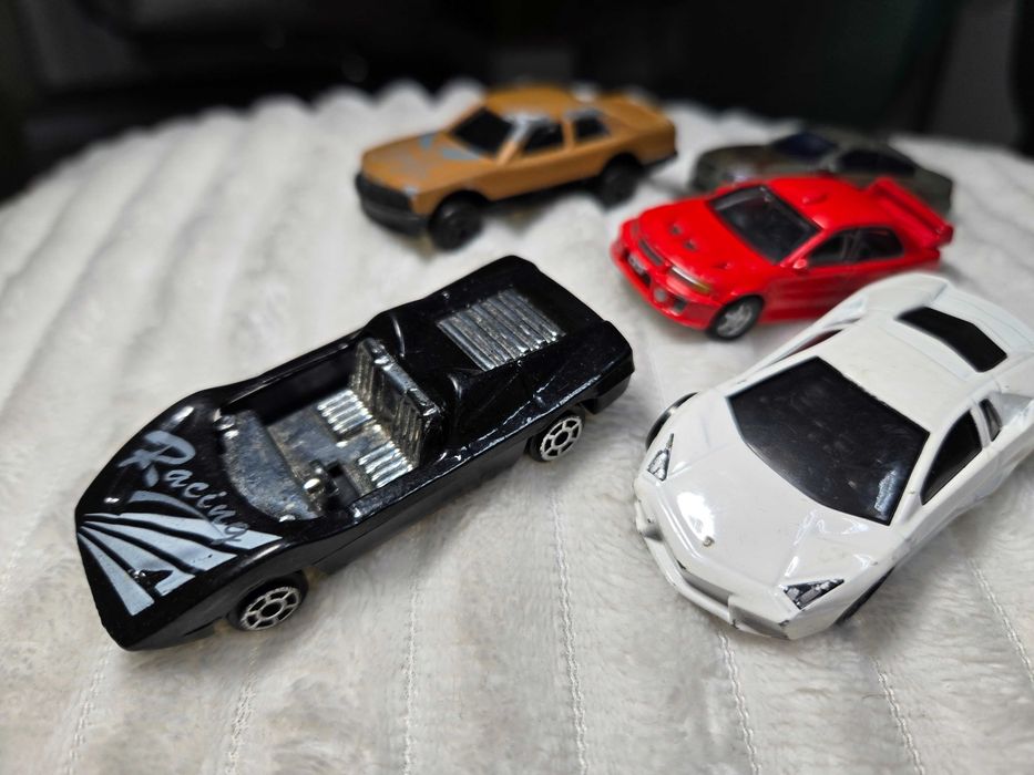 Лот метални колички за 10 лв.