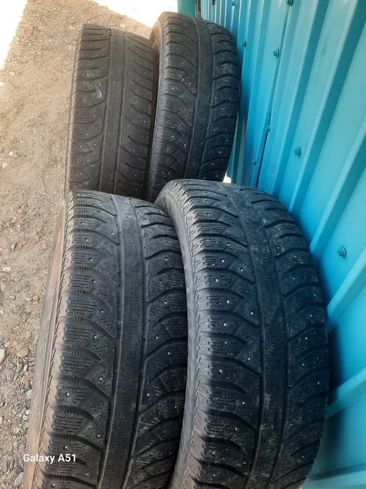 Продам Резина Bridgestone комплект 215/65/16