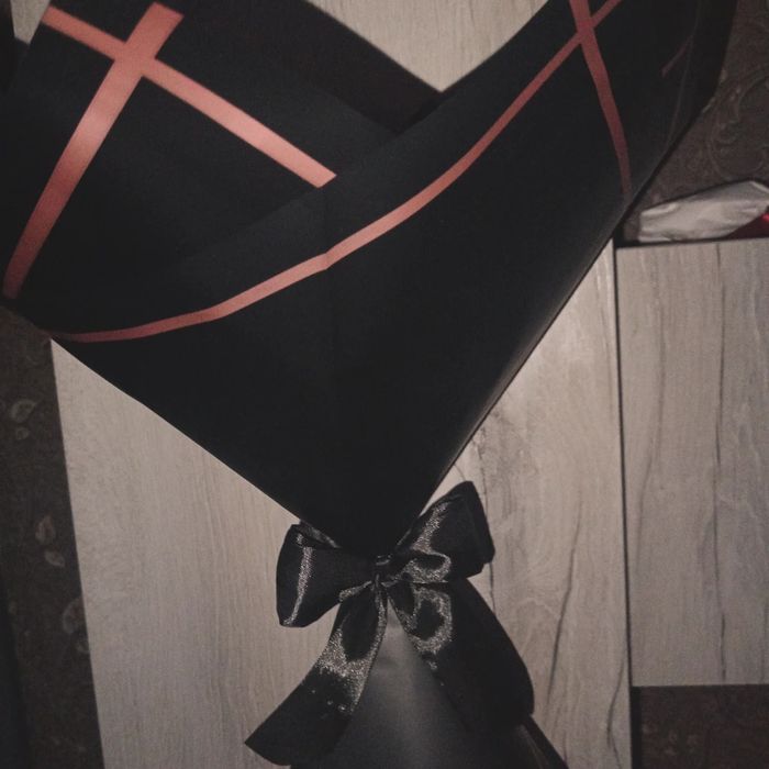 Букет из 7 атластных роз