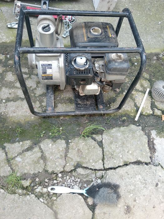 Pompa de apa pe benzina