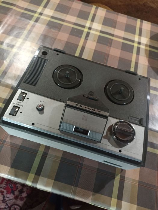 Продавам Магнетофон