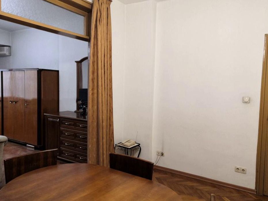 Продава се Двустаен апартамент в София, Център - 70 кв.м за 1458 €/кв.м - Снимка #2