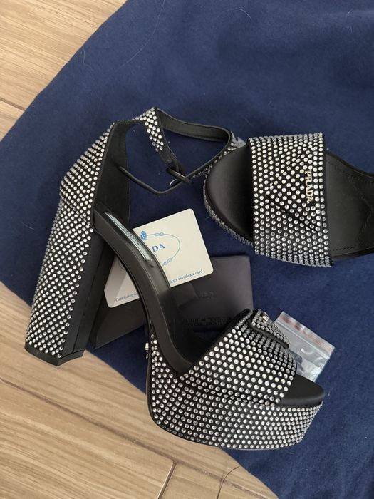 Обувки на ток Prada