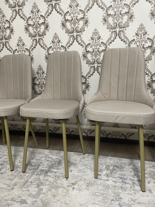 Продам стулья новые