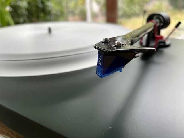 Грамофон Pro-Ject DEBUT CARBON EVO с подобрения