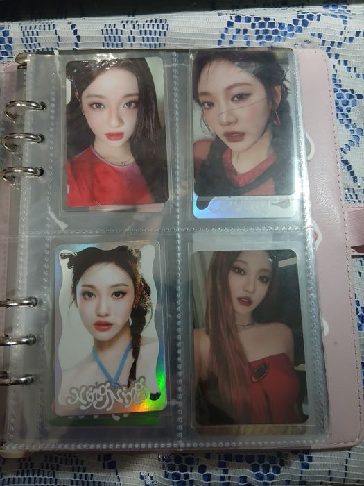 kpop photocards aespa and others.